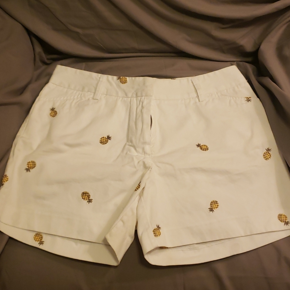 Tahiti Reef Club White Shorts with pineapples